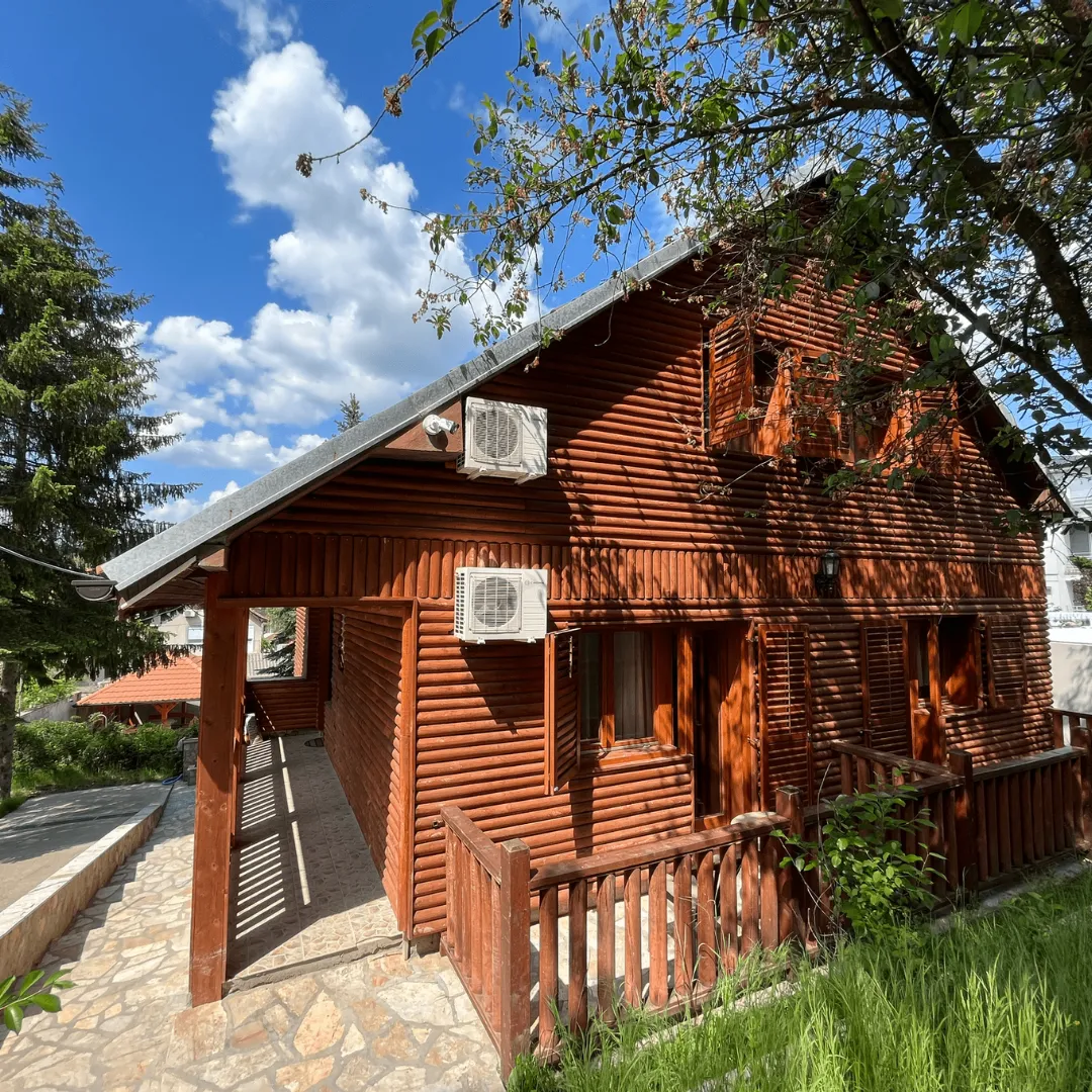 Brvnara Petra — drvena brvnara, Banja Vrujci