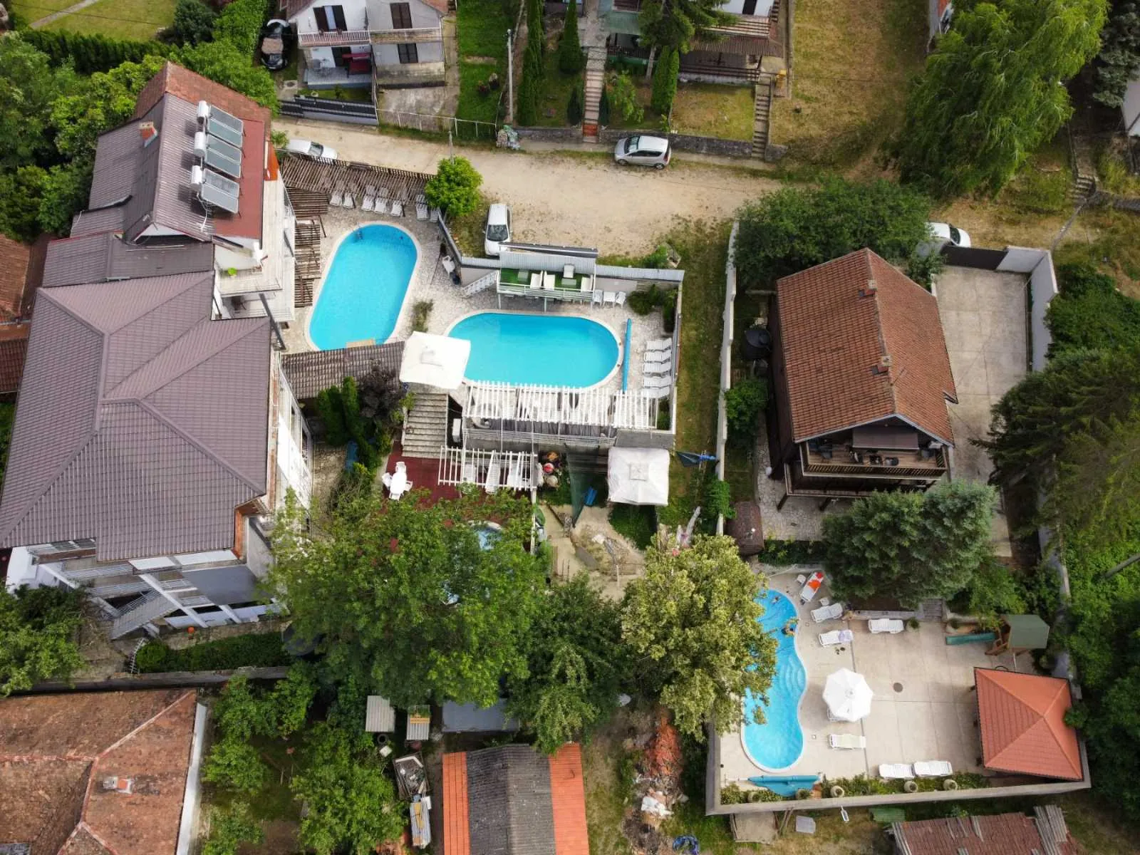 Vazdušni snimak kompleksa Petra sa bazenima, Banja Vrujci