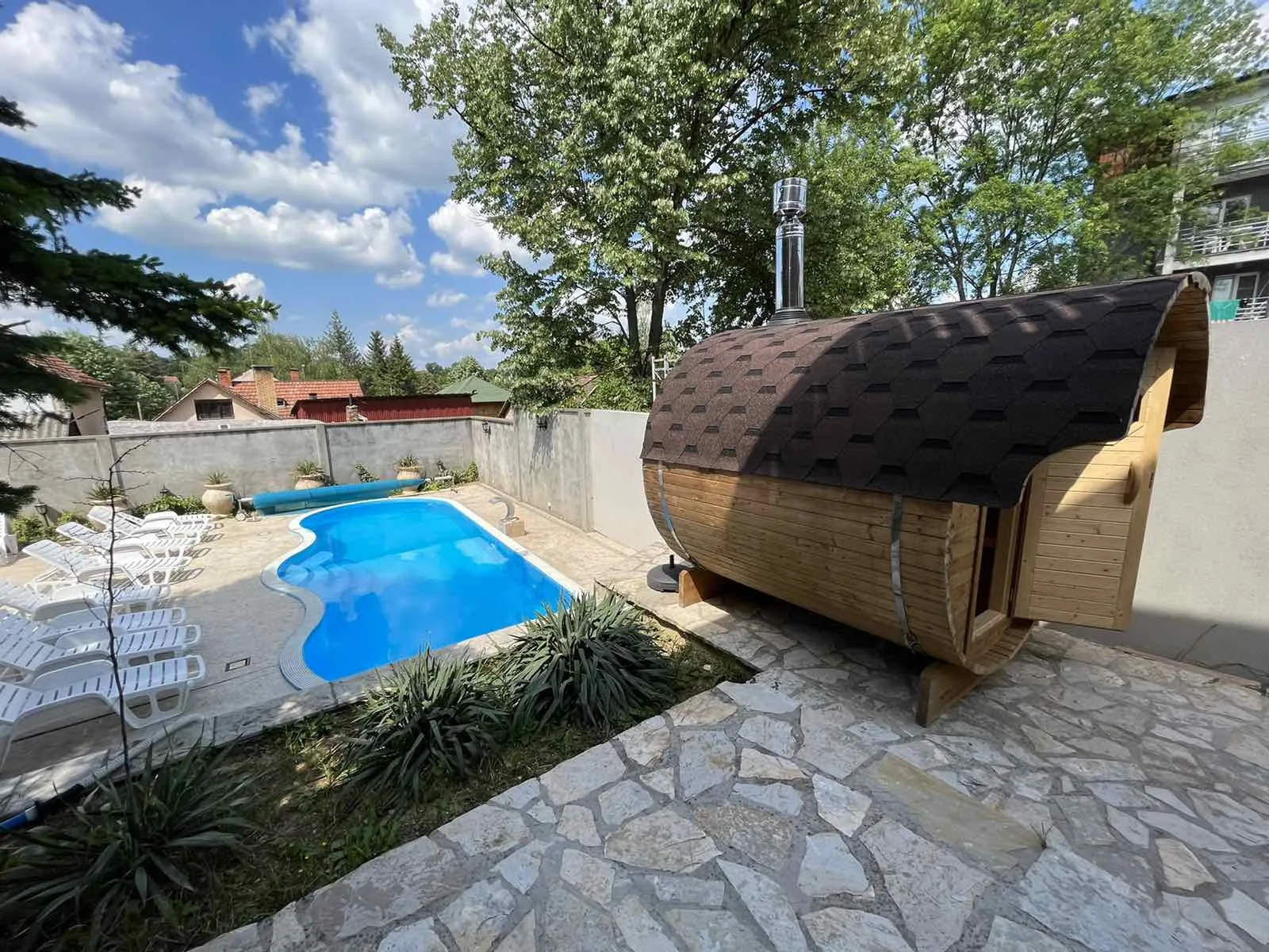 Bure-sauna pored bazena