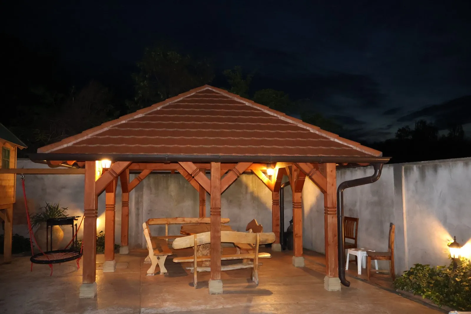 Letnjikovac uveče — mesto za okupljanja